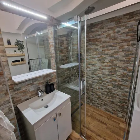 Апартаменты Urban Chic Living - Old Town, Walk Everywhere *