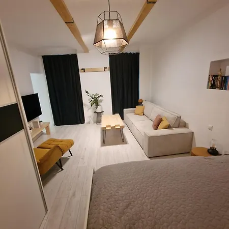 Urban Chic Living - Old Town, Walk Everywhere Апартаменты *