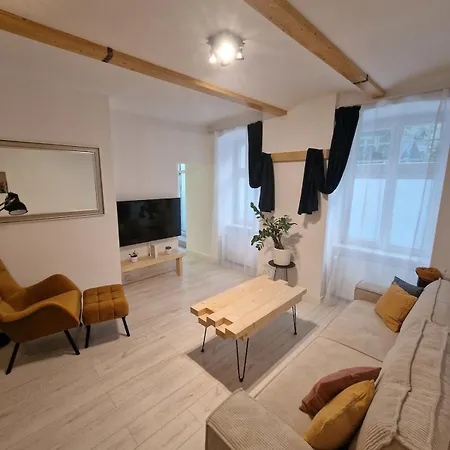 Urban Chic Living - Old Town, Walk Everywhere Апартаменты Братислава