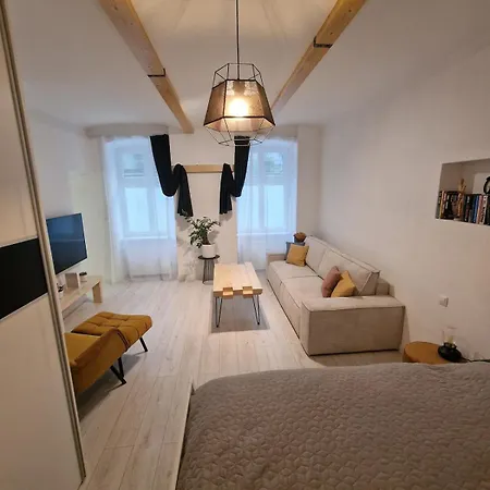 Urban Chic Living - Old Town, Walk Everywhere